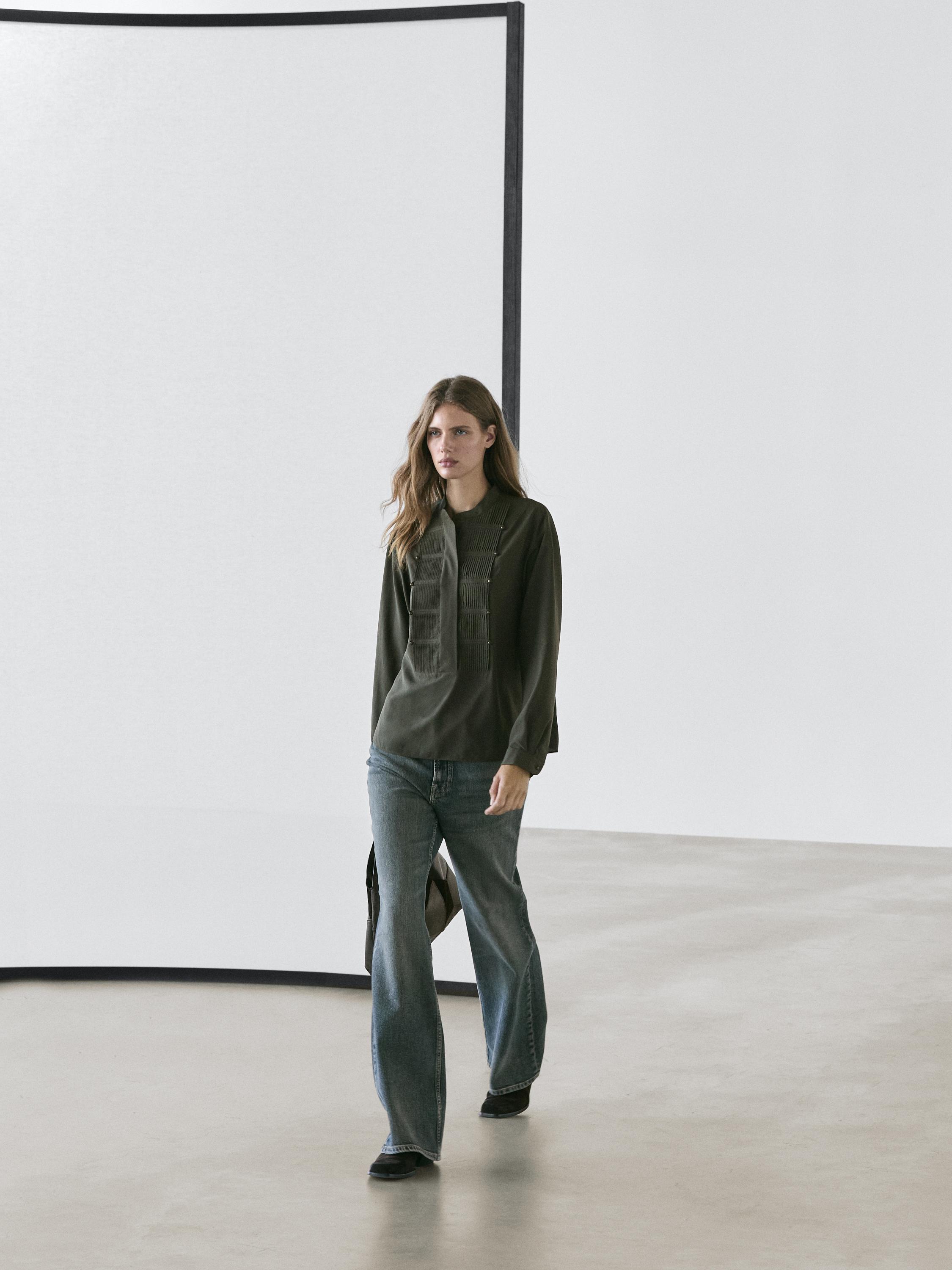 Chemisier à plis nervurés et col mao